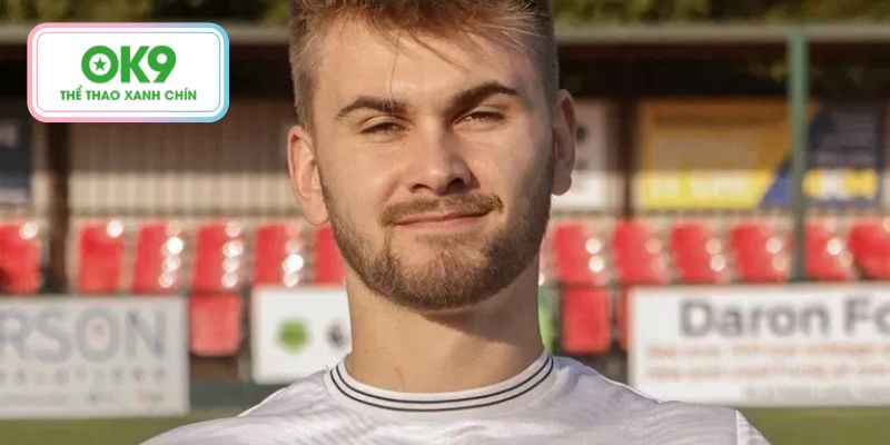 Trang chủ CLB Chichester City xác nhận thông tin này và hy vọng anh sớm bình phục